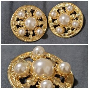 Vtg Faux Pearl Gold Tone Earrings